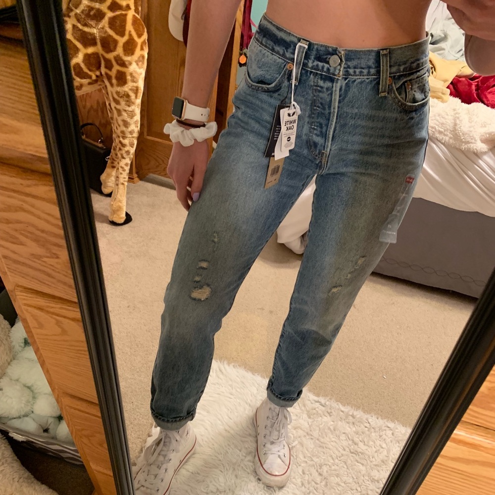 NEW Levi’s mom jeans
